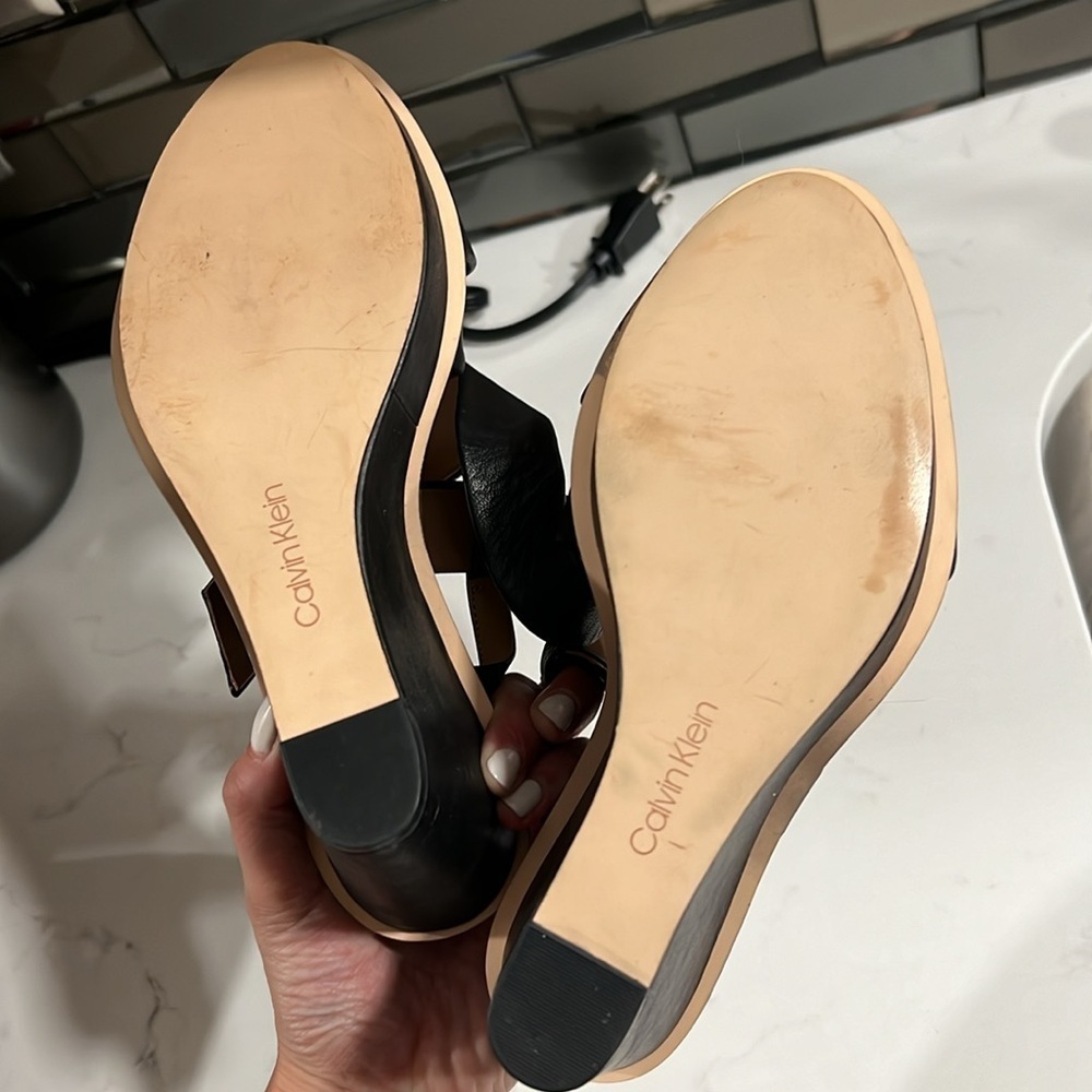 Calvin Klein black strapped wedges size 7.5 - Picture 4 of 4